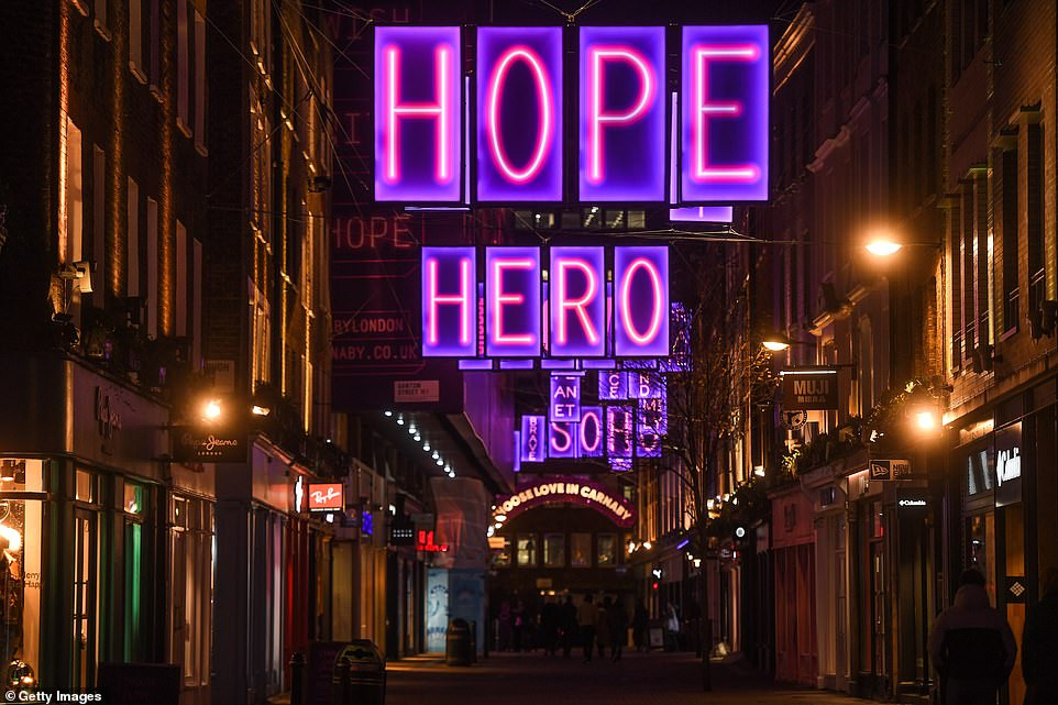 Phố Carnaby yên ắng, khắc hẳn ngày thường đông đúc.