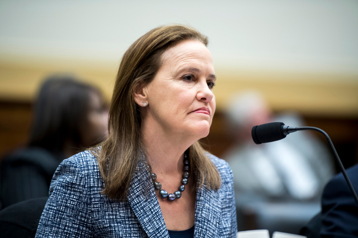 Ban đầu, cựu Thứ trưởng Quốc phòng chuyên trách chính sách Michele Flournoy (ảnh) được xem là ứng viên sáng giá nhất cho ghế lãnh đạo Lầu Năm Góc. Tuy nhiên, ông Biden cuối cùng quyết định không chọn bà. Ảnh: NBC News.