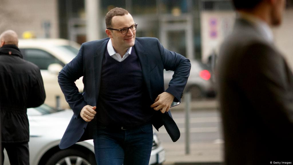 Bộ trưởng Y tế Đức Jens Spahn sinh ngày 16/5/1980 tại Ahaus, Đức. Ông là người đồng tính. Ảnh: Getty.