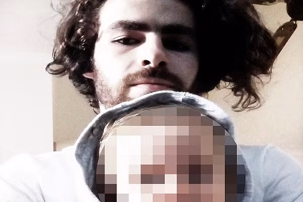 Bi con trai “lam phien” luc choi game, bo gay toi ac tay troi