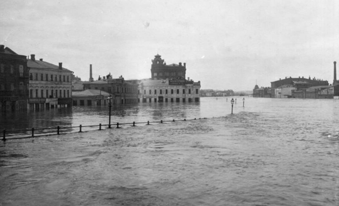 Trận lụt kinh hoàng năm 1908 đã làm ảnh hưởng nhiều đến cuộc sống của người dân Moscow.