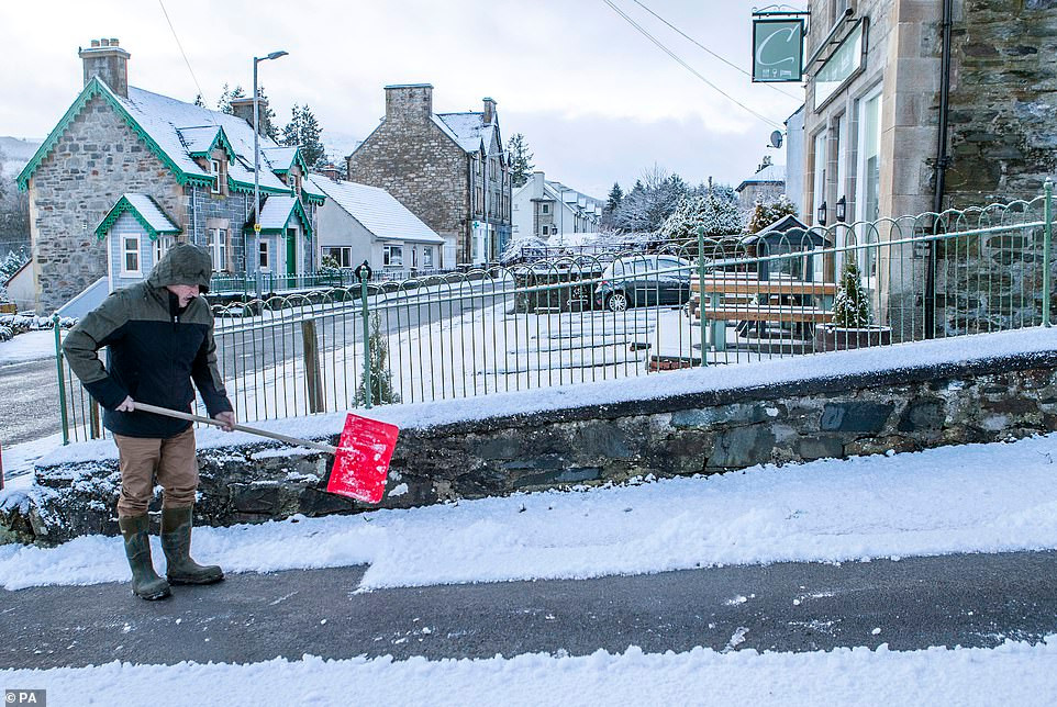 Toan canh nuoc Anh chim trong mua dong lanh gia-Hinh-12