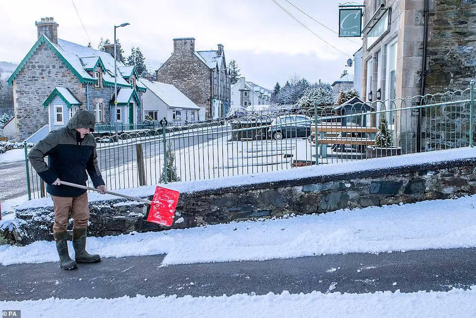 Toan canh nuoc Anh chim trong mua dong lanh gia-Hinh-12