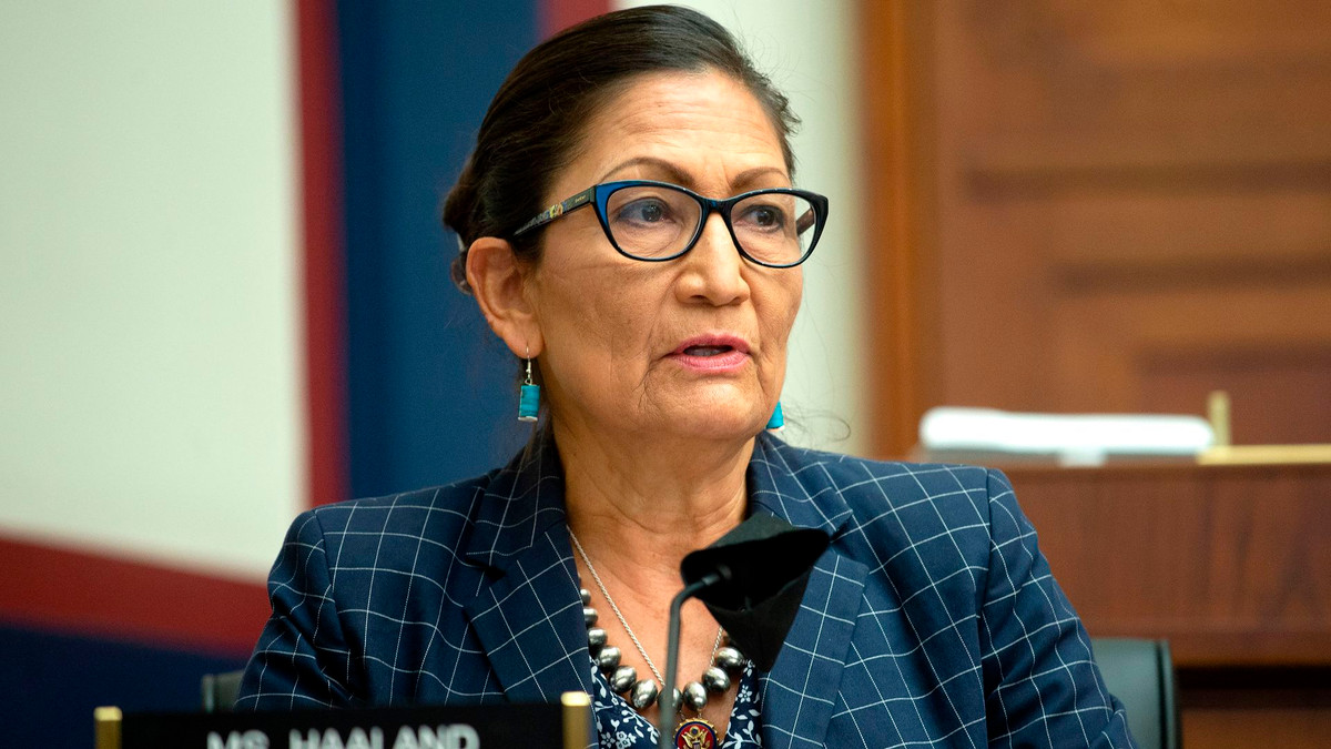 Bà lấy bằng Tiến sĩ của trường Luật thuộc Đại học New Mexico vào năm 2006. Ảnh: Axios.