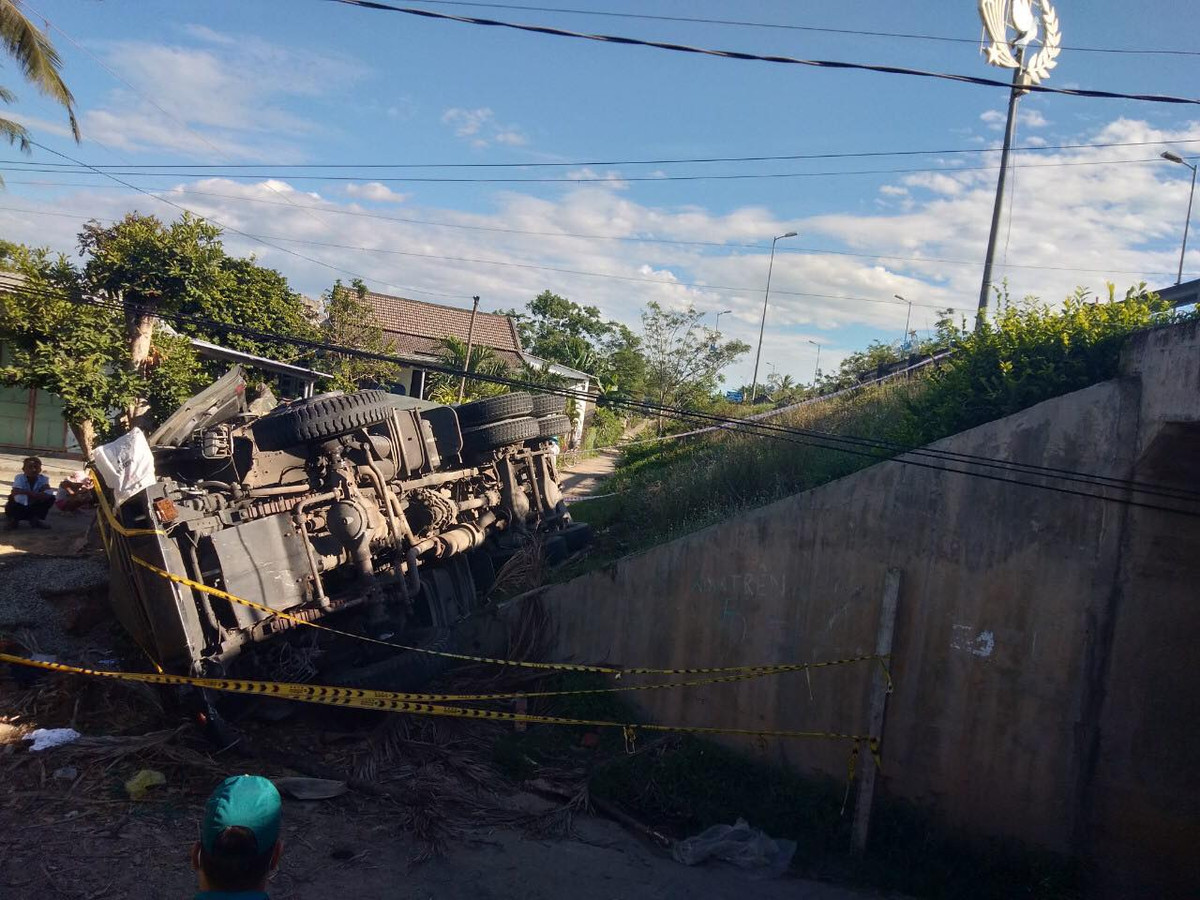 Theo Ban ATGT tỉnh Quảng Nam, do thương tích quá nặng, 1 người đã tử vong khi đang cấp cứu tại Bệnh viện tỉnh Quảng Nam, 1 người khác tử vong trên đường chuyển ra cấp cứu ở Đà Nẵng. 