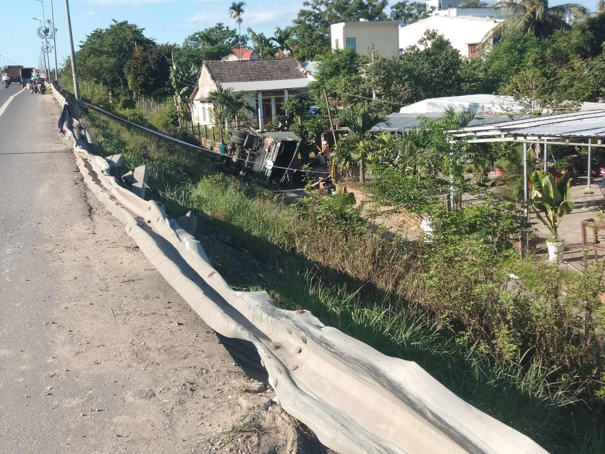 Ban ATGT tỉnh Quảng Nam thông tin cho biết thêm, xe biển đỏ này của Quân chủng Phòng không - Không quân.