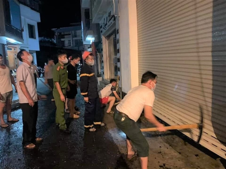 Sau 1 giờ 30 phút dập lửa, lực lượng chức năng đã khống chế được vụ cháy. (Ảnh: VTC News)