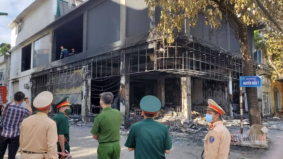 Hiện nguyên nhân vụ cháy phòng trà ở Nghệ An đang được cơ quan chức năng điều tra, làm rõ. 