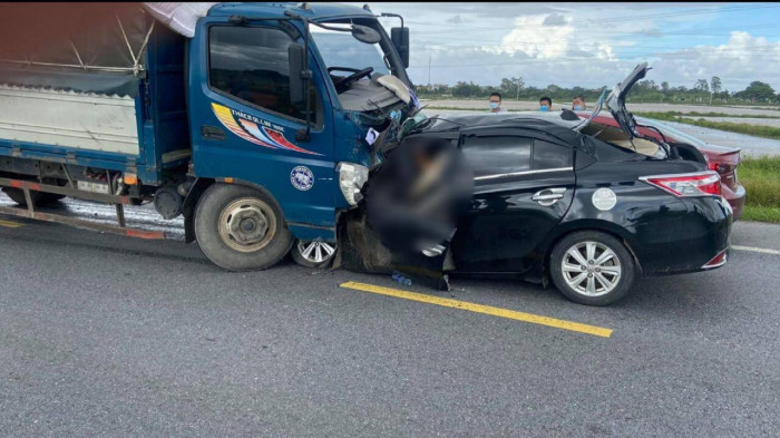 Ô tô tải biển kiểm soát 20C-107.59, có nhãn hiệu-số loại: FOTON-THACO OLLIN700CCSMB1, sản xuất năm 2016, tại Việt Nam; khối lượng hàng chuyên chở cho phép tham gia giao thông 7.000kg. Chủ xe theo giấy đăng ký xe là Trần Văn Triệu, địa chỉ tại tổ 4B, Phố Cò, thành phố Sông Công, tỉnh Thái Nguyên. Xe được kiểm định lần gần nhất ngày 10/7/2020 tại Trung tâm Đăng kiểm xe cơ giới 2003D-tỉnh Thái Nguyên, có hạn kiểm định đến hết ngày 9/7/2021.