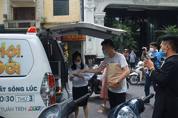 Ong Doan Ngoc Hai ban dua o Ha Noi giup dan Dien Bien-Hinh-2