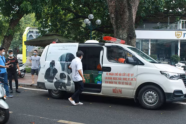 Được biết, ngày mai (12/6) ông Đoàn Ngọc Hải từ Hà Nội về Hà Giang ủng hộ sữa cho người nghèo, khi ủng hộ xong, trên đường trở về Hà Nội ông sẽ tiếp tục mua măng, trái cây để mang xuống Hà Nội bán nhằm mục đích ủng hộ cho người nghèo. 