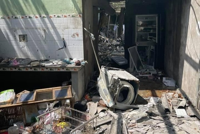  Nguyên nhân vụ nổ khiến con rể tử vong ở nhà bố mẹ vợ: Ngày 16/6, Huyện ủy Yên Bình, tỉnh Yên Bái, thông tin về vụ nổ xảy ra tại căn nhà ở tổ dân phố 2, thị trấn Thác Bà, khiến anh V.Đ.Q. (22 tuổi) tử vong. Sau khi tổ chức khám nghiệm, cơ quan điều tra ban đầu xác định vụ nổ do vật liệu tự chế. Công an huyện Yên Bình đang tiếp tục thu thập dấu vết, làm rõ nguyên nhân vụ việc.