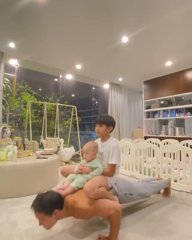 Kim Ly cong 2 con chong day, Subeo chiem spotlight voi 'cap gio me Ha'