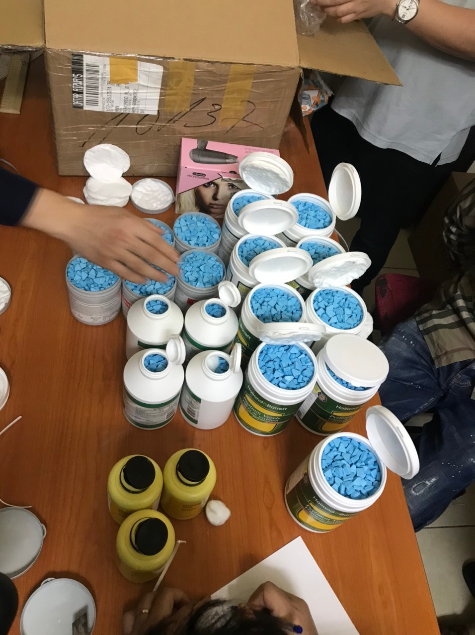 Đến nay, Cục Cảnh sát điều tra tội phạm về ma túy đã khởi tố 8 vụ án, khởi tố bị can đối với 16 đối tượng, thu giữ hơn 127 kg ma túy các loại và nhiều vật chứng liên quan. Đây là chuyên án có số lượng lượng ma túy tổng hợp được vận chuyển từ châu Âu về Việt Nam qua đường hàng không bị thu giữ lớn nhất từ trước đến nay.