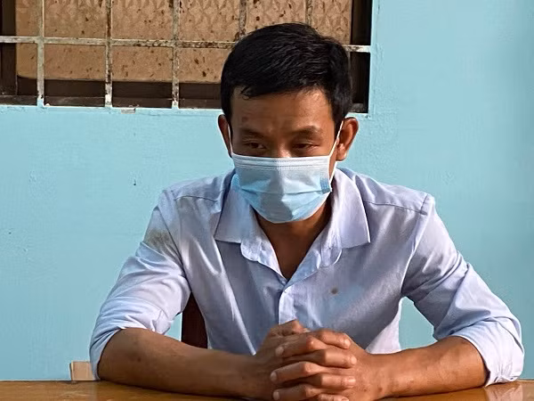  Tấn công cảnh sát tại chốt kiểm dịch: Nguyễn Hoài Vương (SN 1994, ngụ huyện Phong Điền, TP Cần Thơ) điều khiển xe đi tới chốt kiểm soát y tế, lực lượng chức năng hướng dẫn Vương vào khu vực khai báo y tế nhưng Vương không chấp hành. Khi bị kiểm tra và lập biên bản vi phạm nồng độ cồn thì Vương không ký vào biên bản vi phạm, còn lấy gạch, đá tấn công Cảnh sát giao thông... Ngày 11/6, Công an TP Cần Thơ đã khởi tố Vương.