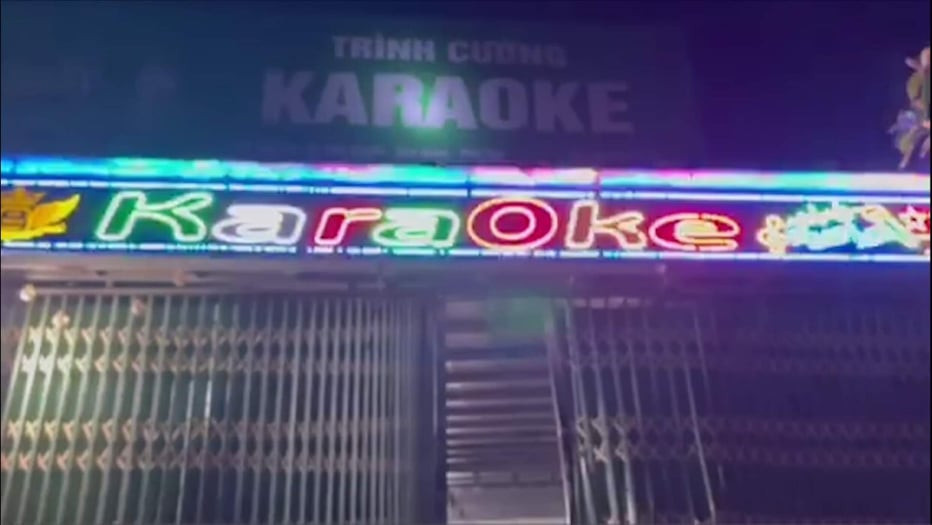 Khi khách có nhu cầu sử dụng ma túy tại quán, quản lý sẽ báo cáo với Trình. Ngoài ra, cảnh sát còn phát hiện Trình "điều" nhân viên nữ để quán để phục vụ khách bay lắc. 