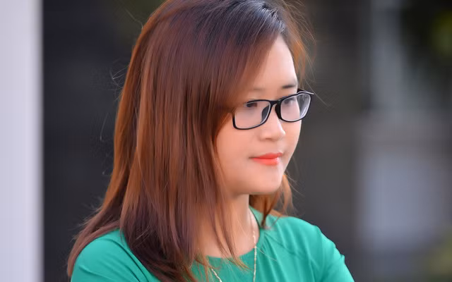 Mặc dù trường THPT Hương Cần (Phú Thọ) có tới 85% học sinh là người dân tộc thiểu số, nhưng nhờ vào công nghệ thông tin, cô Phượng đưa học sinh của mình tham gia vào các tiết học xuyên biên giới. Mô hình lớp học xuyên biên giới và các dự án quốc tế đem học học sinh dân tộc kết nối với quốc tế để trở thành những công dân toàn cầu.