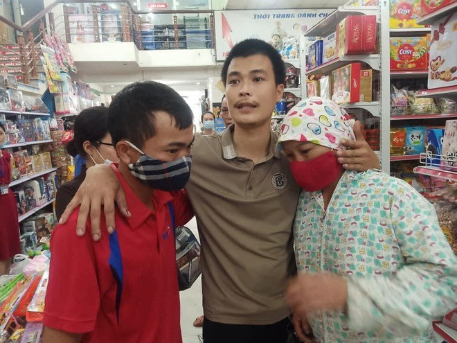 Lực lượng chức năng bước đầu xác định thiệt hại gần một tỷ đồng. anh Vương Văn Pháp (tài xế xe đầu kéo) cho biết, sau hơn một ngày xảy ra vụ tai nạn, anh đã được cộng đồng mạng và người dân huyện Bắc Quang (Hà Giang) ủng hộ số tiền gần một tỷ đồng để đền bù thiệt hại. Nam tài xế cũng xin mọi người dừng hỗ trợ bởi số tiền này đã đủ để khắc phục hậu quả vụ tai nạn.