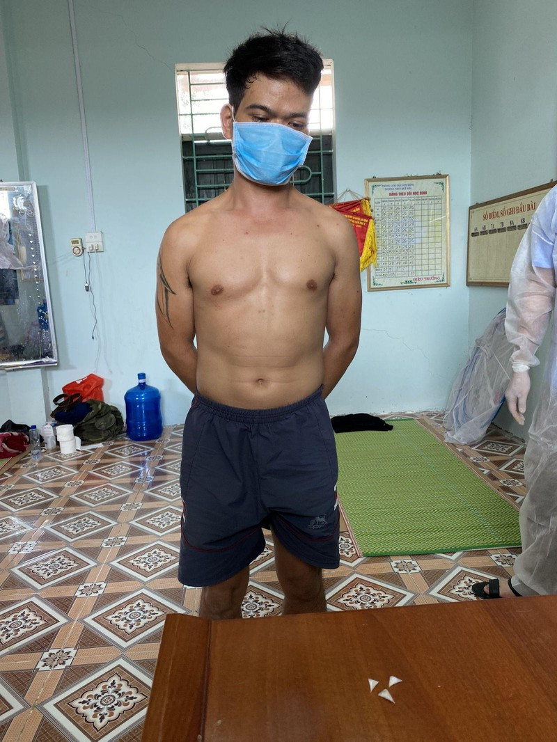  Nam thanh niên mang ma túy vào khu cách ly: Được đưa vào khu cách ly tập trung tại xã Đại Sơn (huyện Lục Ngạn, tỉnh Bắc Giang) nhưng N.V.T (SN 1989, trú tại thôn Trung Sơn, xã Đại Sơn) lại có hành vi tàng trữ 3 tép chứa chất bột màu trắng nghi là Heroin. Ngày 18/6, Công an xã Đại Sơn đã bàn giao hồ sơ cho Công an huyện Sơn Động để tiếp tục điều tra, xác minh theo quy định. 