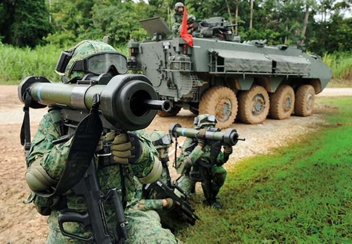 Đầu đạn có lượng nổ kép, khi hoạt động trong chế độ giữ chậm có khả năng tạo ra một lỗ hổng lớn hơn 450 mm trên tường xây gạch đôi, và do đó cũng tạo ra một cửa xuyên qua tường phi truyền thống cho người lính khi tác chiến trong khu vực có nhiều nhà xây (khu dân cư hoặc đô thị). Ảnh: Military-Today.