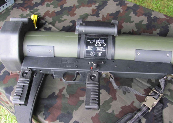 Súng MATADOR là vũ khí dùng để diệt tăng hoặc phá công sự kiên cố; súng có cỡ nòng 90 mm, cơ động mang vác, sử dụng một lần.Ảnh: Military-Today.