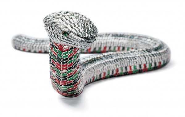 Lý do loài rắn xuất hiện trên những món đồ trang sức xa xỉ - Hình 3 Ly do loai ran xuat hien tren nhung mon do trang suc xa xi-Hinh-3