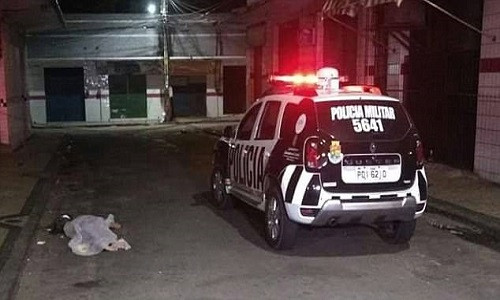 Những hình ảnh được công bố cho thấy thi thể của các nạn nhân nằm trên sàn nhà trong câu lạc bộ, trên vỉa hè và con đường bên ngoài hộp đêm Forro Gago.