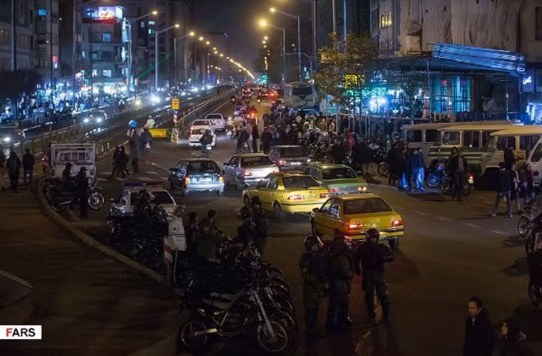 Cảnh sát Iran vẫn tuần tra trên đường phố Tehran để đảm bảo an ninh. Ảnh: FNA.