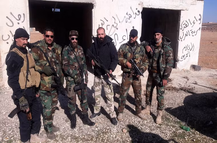 Được biết, các thành viên của Lữ đoàn Liwa al-Quds tới Idlib theo lời đề nghị của các chỉ huy cấp cao Syria nhằm hỗ trợ lực lượng chính phủ Damascus trong chiến dịch chống khủng bố tại tỉnh này. Ảnh: AMN.