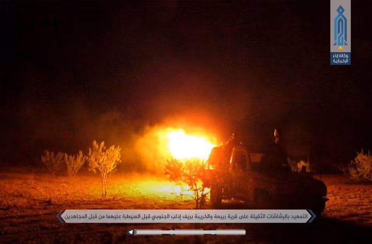 Theo Al Masdar News ngày 14/1, nhóm liên minh thánh chiến Hay'at Tahrir al-Sham (HTS) đã mở cuộc phản công dữ dội nhằm vào căn cứ của Quân đội Syria ở Đông Nam Idlib. (Nguồn ảnh: AMN)