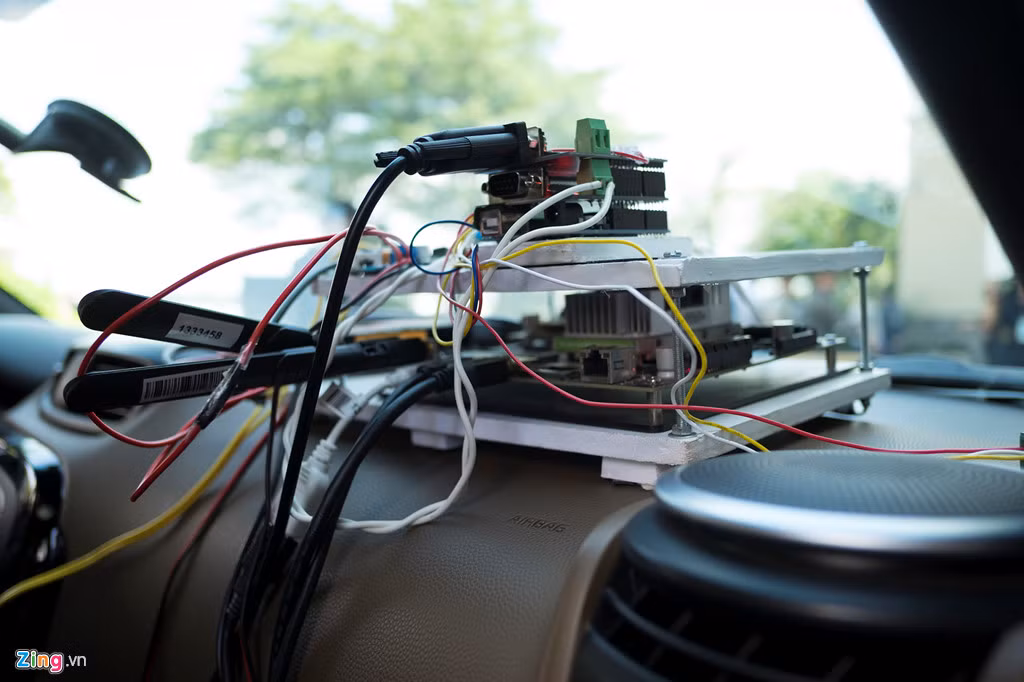 Phần xử lý trung tâm gồm những linh kiện từ NVIDIA. Hệ thống lidar có giá lên tới hơn 200 triệu đồng và thời gian đặt hàng 6 tháng.