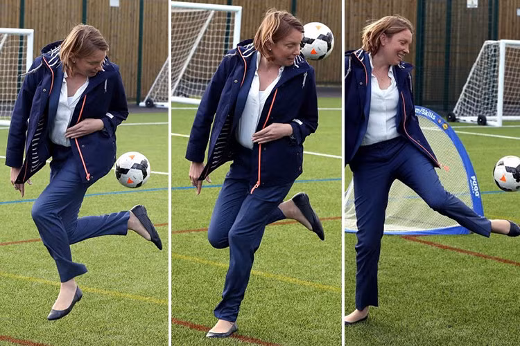 Kỹ năng điều khiển bóng điêu luyện của "Bộ trưởng Cô đơn" đầu tiên của nước Anh. Ảnh: Getty Images.