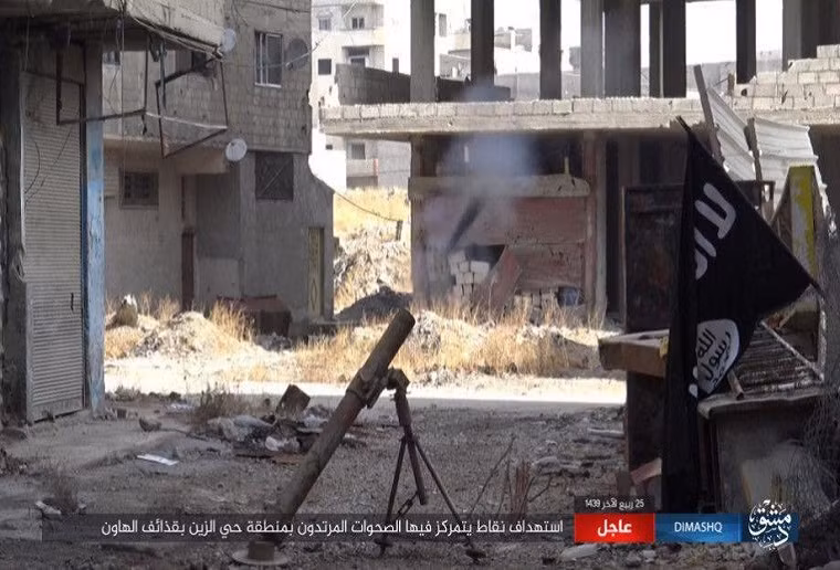 Được biết, phiến quân IS sử dụng súng máy, pháo, và triển khai các tay súng bắn tỉa trong cuộc phản công vừa qua. Ảnh: AMN.