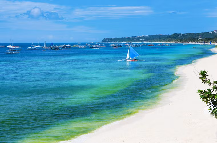 Theo Business Insider, đảo quốc Philippines bao gồm 7.641 hòn đảo lớn nhỏ nhưng chỉ có khoảng 2.000 hòn đảo là có người sinh sống. Ảnh: BI.