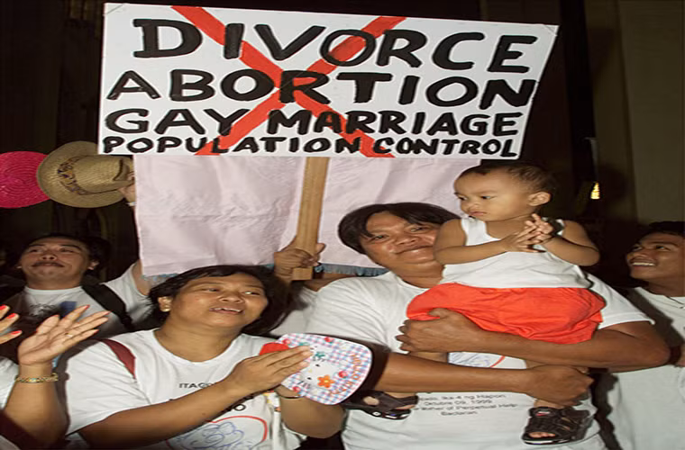 Philippines là quốc gia duy nhất trên thế giới coi ly hôn là phạm pháp. Nhiều người Philippines có tư tưởng bảo thủ, phản đối dữ dội việc phá thai và hôn nhân đồng giới. Ảnh: BI.