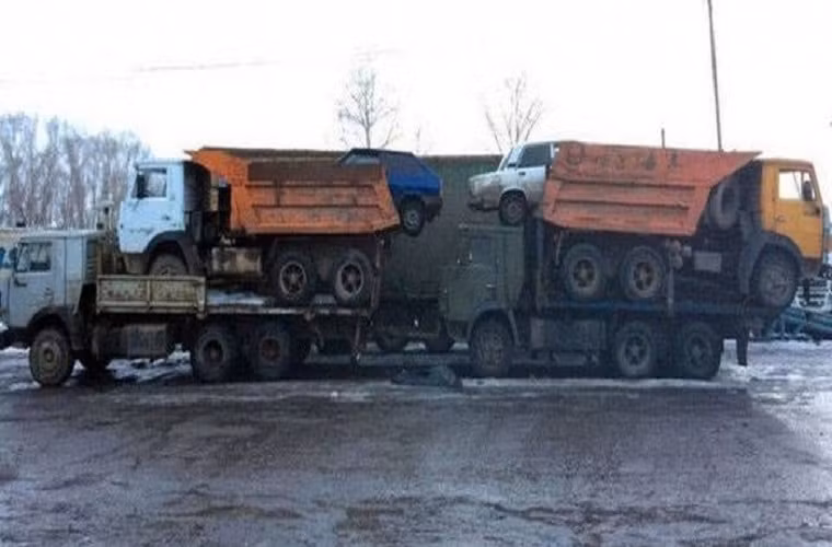 Hình ảnh xe “cõng” xe trên đường phố Nga khiến không ít người kinh ngạc. Ảnh: ER.