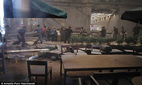 Hiện trường vụ sập IDX. Ảnh: Daily Mail