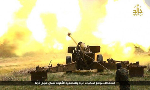 Theo Al Masdar News ngày 10/1, phiến quân IS đã mở cuộc tấn công quy mô lớn nhằm vào nhiều khu vực nằm dưới sự kiểm soát của lực lượng SDF do Mỹ hậu thuẫn ở phía đông tỉnh Deir Ezzor. Ảnh: AMN.