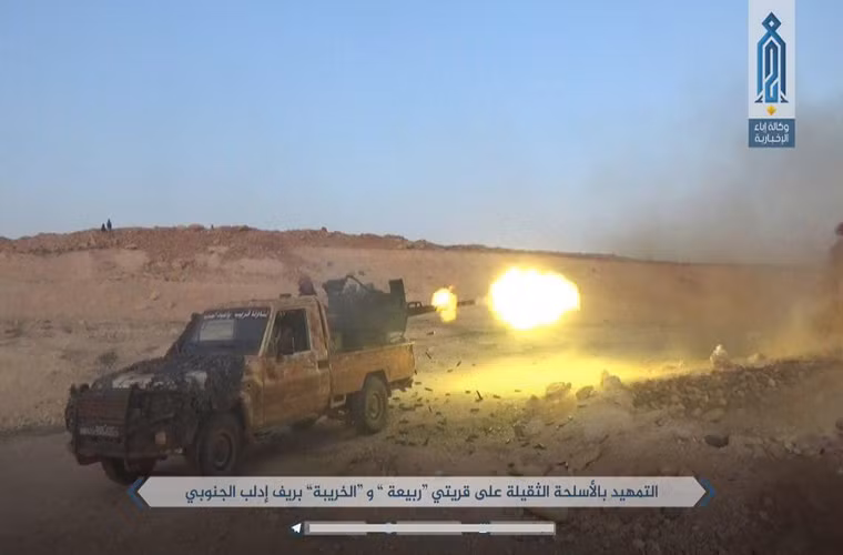 Được biết, lực lượng Hổ Syria và phong trào Hezbollah đã triển khai một số đơn vị tinh nhuệ ở khu vực nằm giữa thị trấn Sinjar và ngôi làng Abu Dali ở vùng nông thôn phía đông nam Idlib nhằm đẩy lui cuộc phản công của phiến quân HTS.