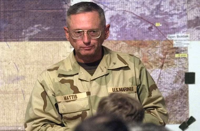 Ông là chỉ huy Sư đoàn Thủy quân lục chiến 1 trong cuộc chiến tranh Iraq hồi năm 2003.