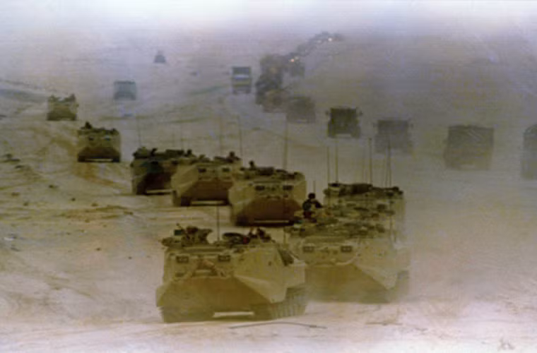 Trung tá Mattis khi đó dẫn đầu Tiểu đoàn 1, đơn vị Thủy quân lục chiến số 7, trong chiến dịch giải phóng Kuwait.