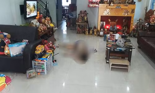 Thi thể nạn nhân được phát hiện trong phòng khách tại nhà riêng. Ảnh: CNA.