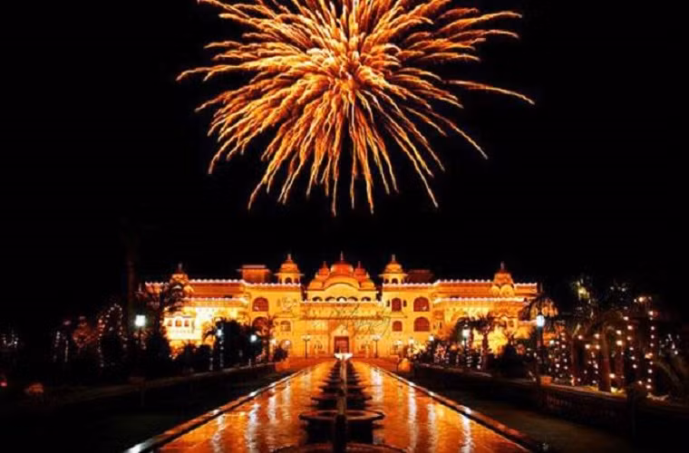 Trong năm mới, Ấn Độ sẽ tổ chức lễ hội ném bột màu Holi - lễ hội sắc màu lớn nhất thế giới. Ảnh: India Today.