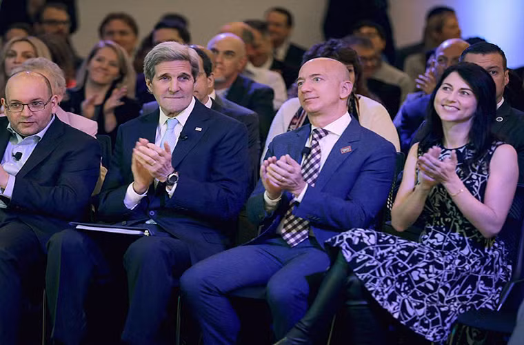 Hiện nay, ông chủ Amazon Bezos trở thành người giàu nhất thế giới khi sở hữu khối tài sản ước tính lên tới 104 tỷ USD và còn có 5 dinh thự ở Mỹ.