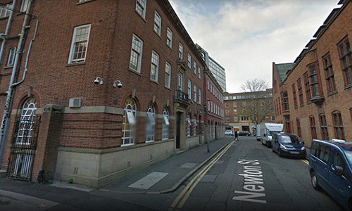 Phiên điều trần vụ việc bé trai 12 tuổi treo cổ tự tử đang diễn ra tại một tòa án ở Anh. Ảnh: Daily Mail.