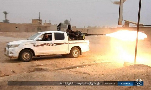 Hôm 27/1, các tay súng IS bị mắc kẹt dọc bờ đông sông Euphrates ở tỉnh Deir Ezzor đã mở cuộc tấn công dữ dội nhằm phá vỡ vòng vây ở thị trấn Gharanij và ngôi làng al-Bahra.