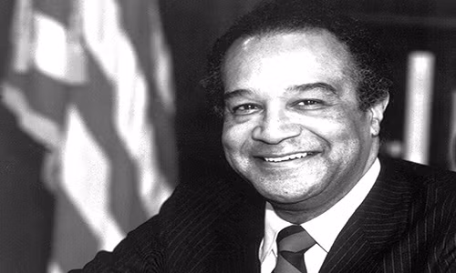 "Người sống sót được chỉ định" thường đưa đến một địa điểm bí mật cách xa nơi Tổng thống Mỹ đọc Thông điệp Liên bang trước Quốc hội. Ảnh: Cựu Bộ trưởng Nhà ở và Phát triển Đô thị Mỹ Samuel R. Pierce Jr. là “người được chọn” trong ngày Tổng thống Ronald Reagan đọc Thông điệp Liên bang vào tháng 1/1984.