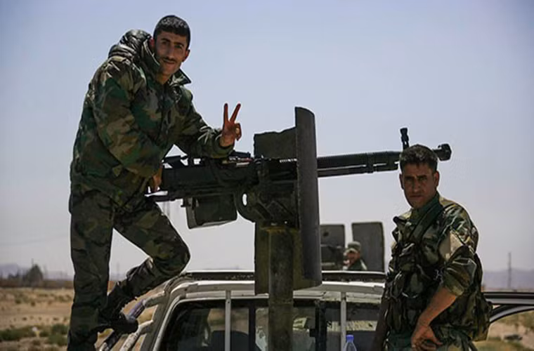 Trong diễn biến khác trên chiến trường Syria, theo hãng Fars (Iran), trong 24 giờ qua, Quân đội Syria đã giành được quyền kiểm soát thêm nhiều khu vực chiến lược ở Đông Nam Idlib từ tay các phần tử khủng bố HTS. Ảnh: FNA.