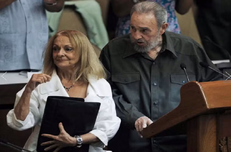 Chủ tịch Fidel Castro kết hôn với bà Dalia Soto del Valle vào năm 1980. Ảnh: Nhà lãnh đạo Fidel và phu nhân trong một phiên họp đặc biệt của Quốc hội Cuba tại La Habana ngày 7/8/2010.