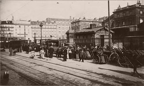 Dòng người tị nạn tập trung tại nhà ga phía đông thủ đô Paris năm 1917.